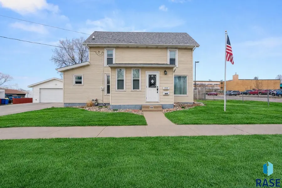 1600 W 9th St, Sioux Falls, SD 57104 - #2