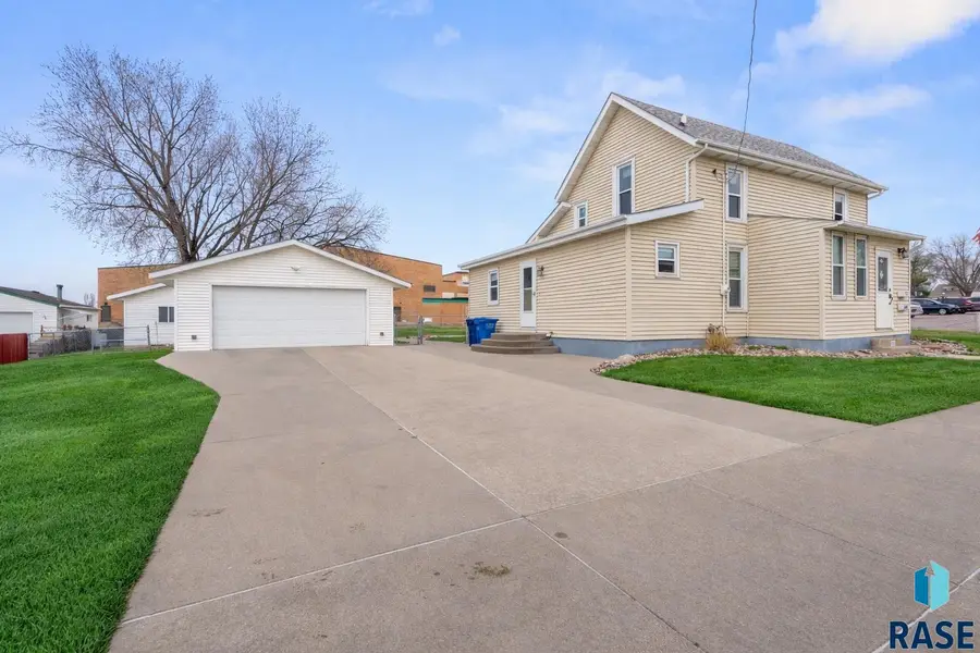1600 W 9th St, Sioux Falls, SD 57104 - #3