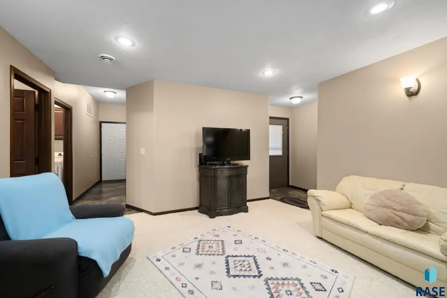 703 E El Dorado Ct, Sioux Falls, SD 57108 - #3