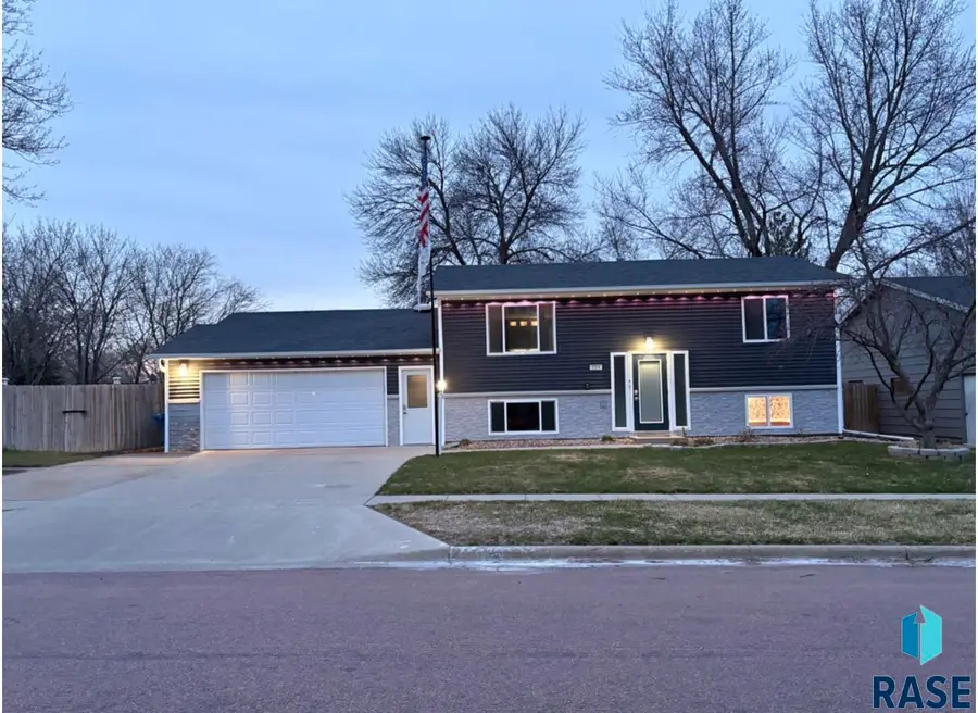 204 W Ponderosa Dr, Brandon, SD 57105 - #2