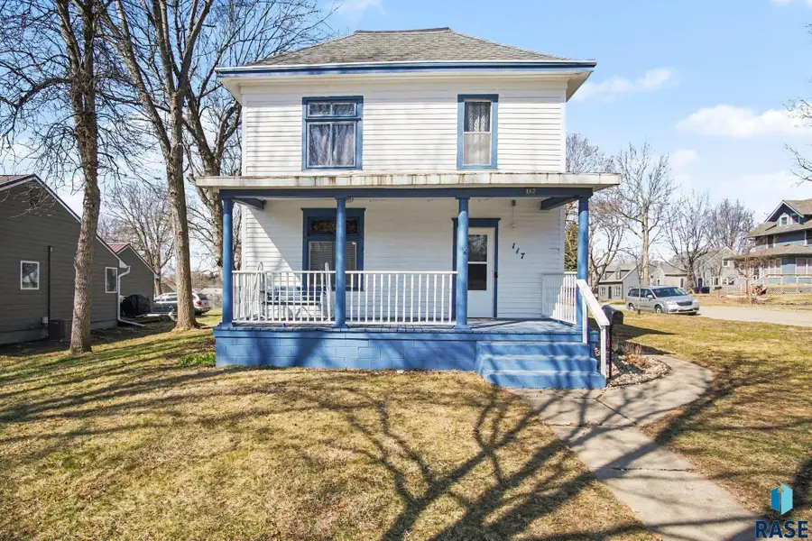 117 N Cottage Grove Ave, Luverne, MN 56156 - #2