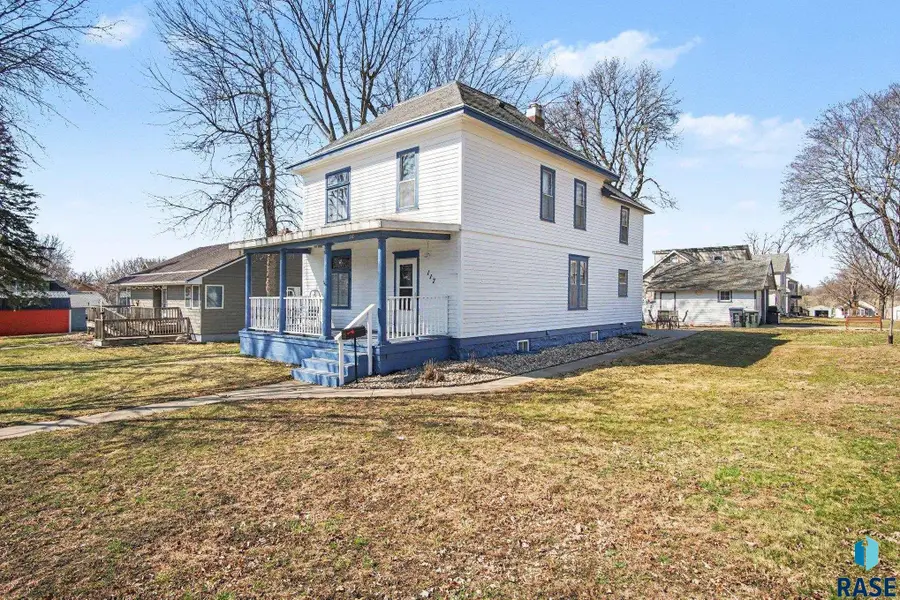 117 N Cottage Grove Ave, Luverne, MN 56156 - #3