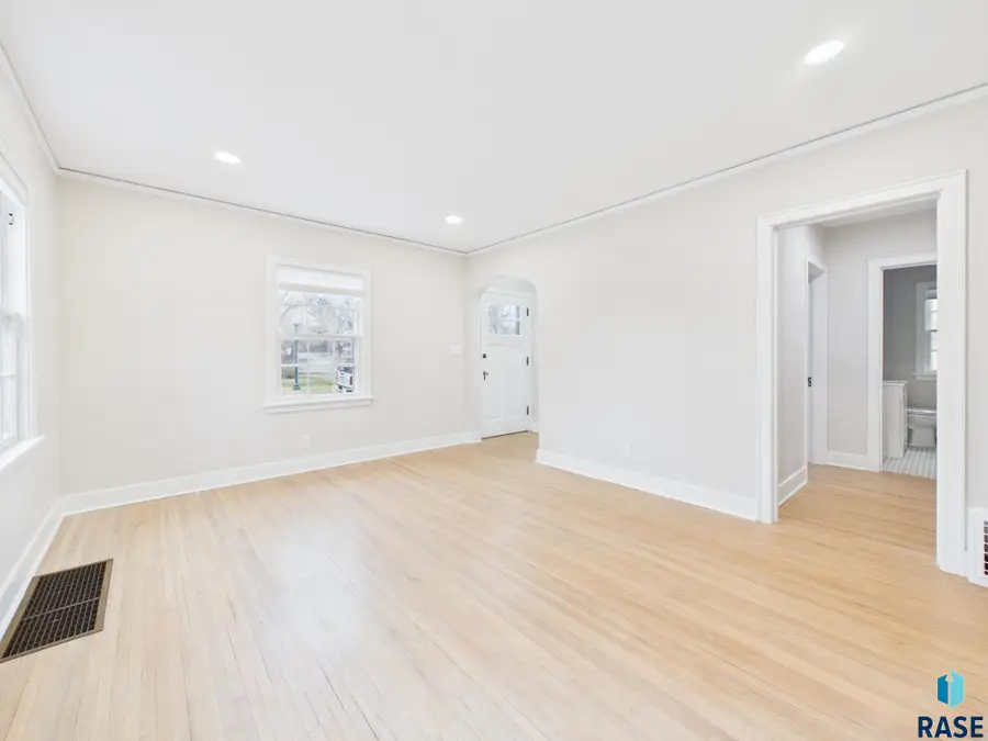 613 E 20th St, Sioux Falls, SD 57105 - #2