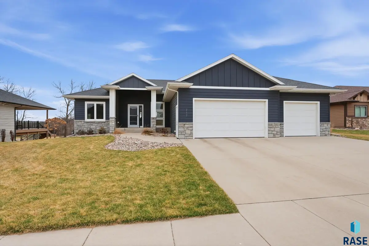 717 N Willow Creek Ave, Sioux Falls, SD 57110 - #1