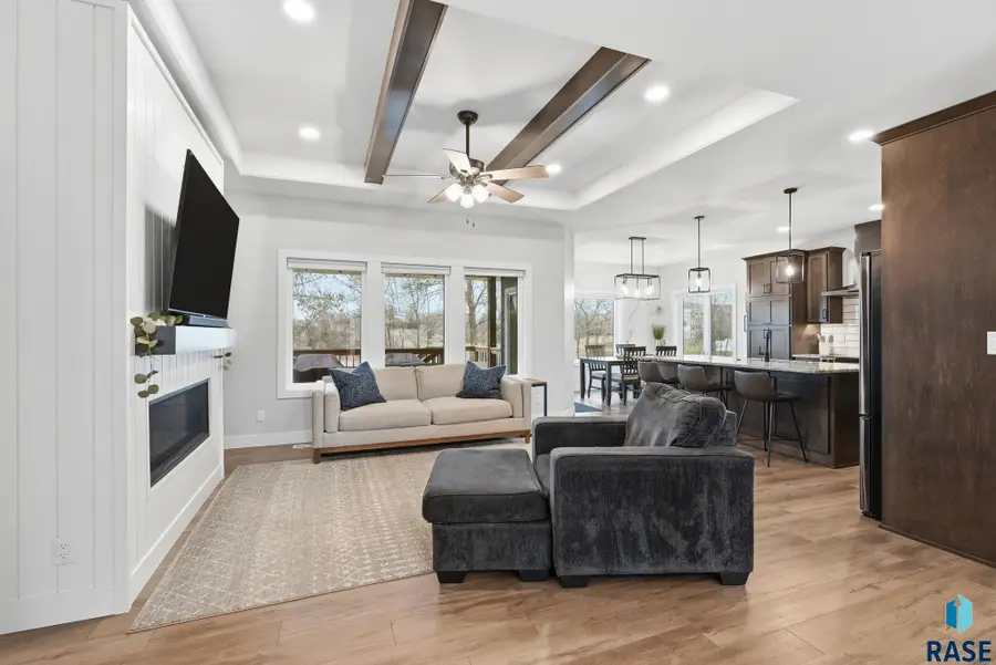 717 N Willow Creek Ave, Sioux Falls, SD 57110 - #3