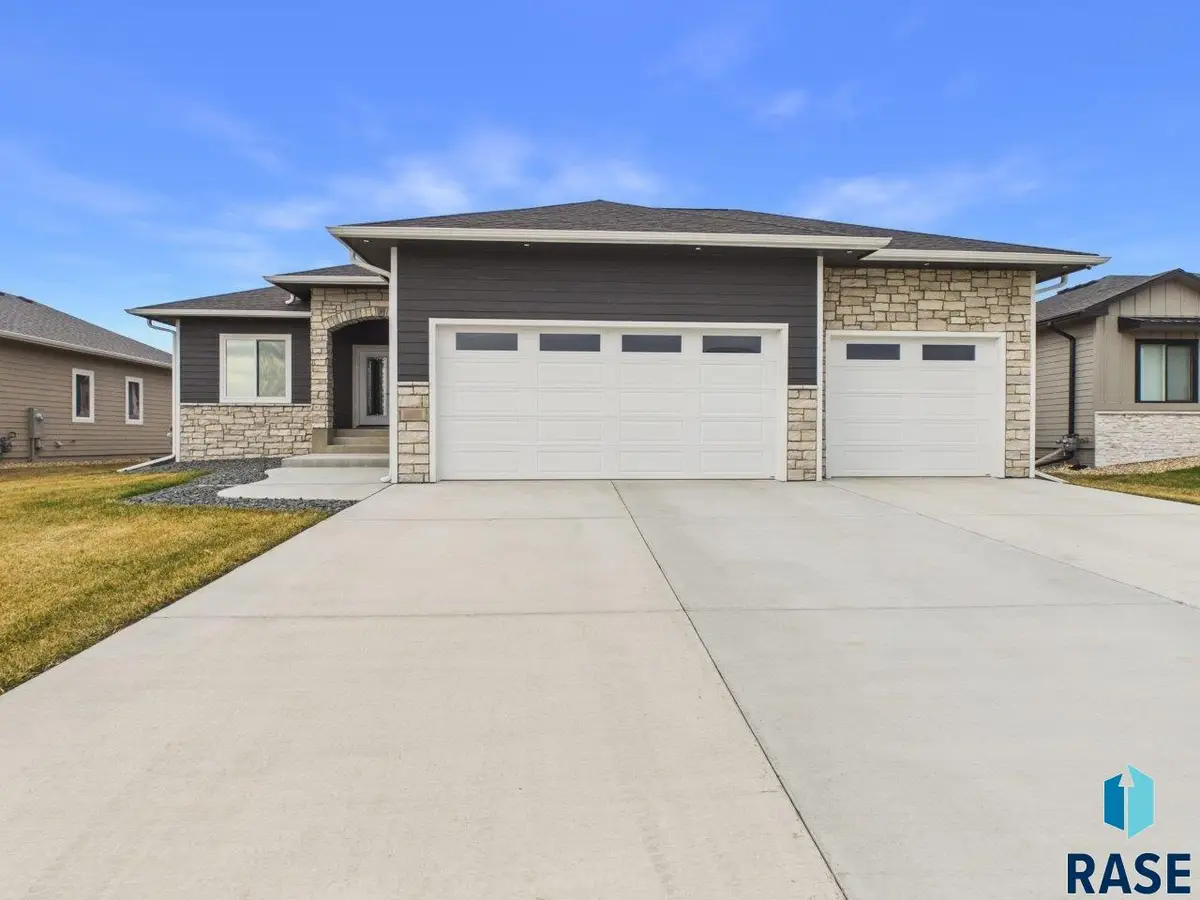 815 Yuzina Ave, Harrisburg, SD 57032 - #1