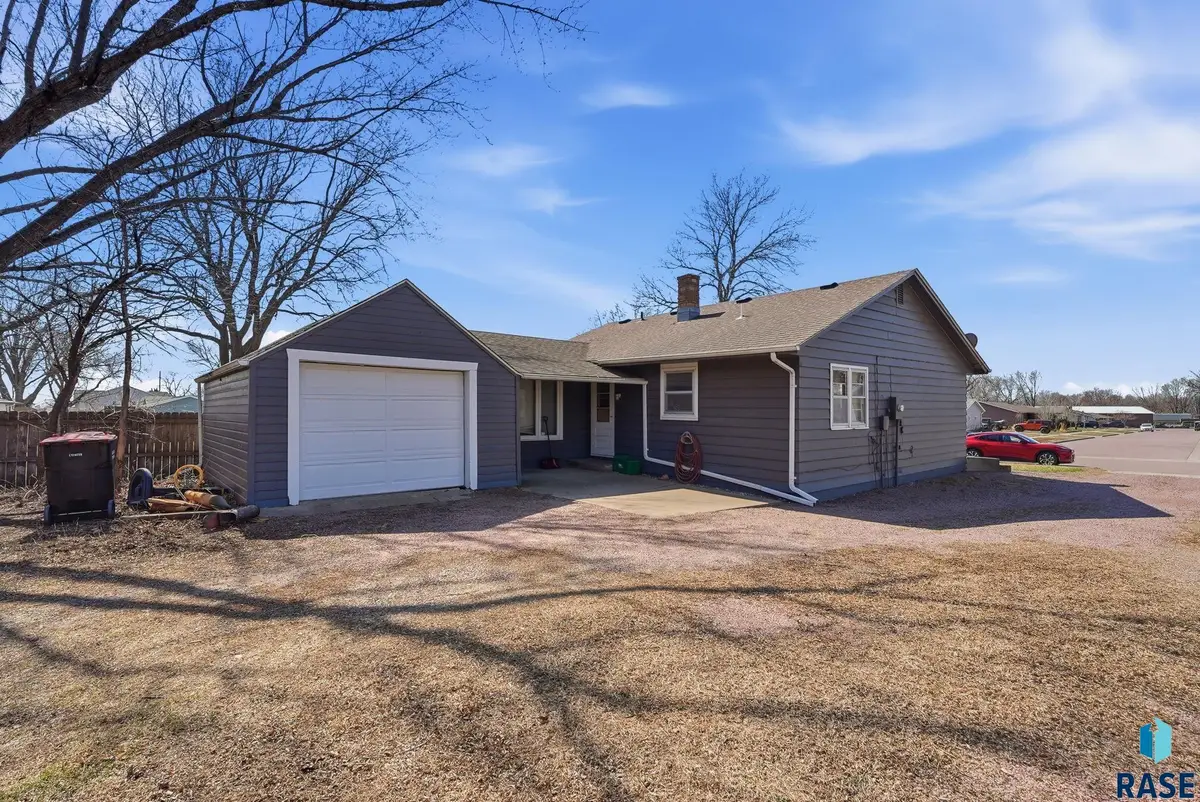 320 S 2nd Ave, Brandon, SD 57005 - #1