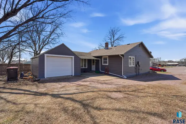 320 S 2nd Ave, Brandon, SD 57005