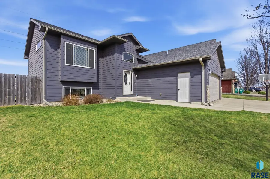 704 Kent St, Harrisburg, SD 57032 - #3