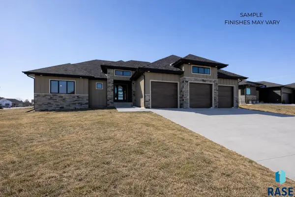 7413 E Twin Pines Ct, Sioux Falls, SD 57110