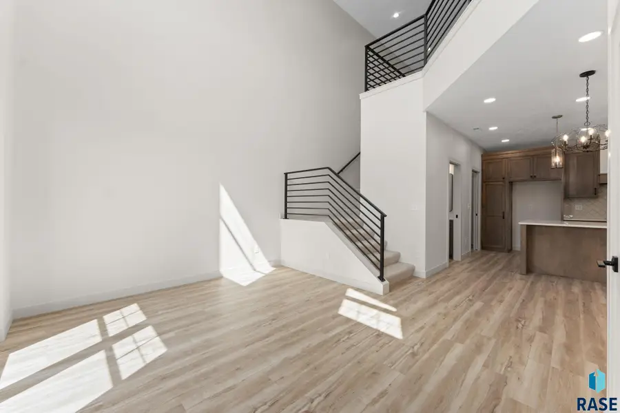 8621 W Shoreline Pl, Sioux Falls, SD 57107 - #3