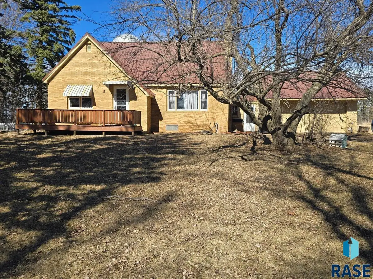 886 141st St, Pipestone, MN 56164 - #1