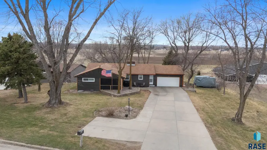 1409 S Splitrock Blvd, Brandon, SD 57005 - #2