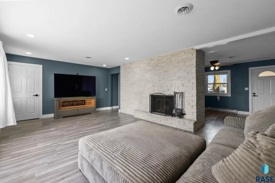 1409 S Splitrock Blvd, Brandon, SD 57005 - #3