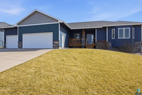 8205 E Willow Leaf St, Sioux Falls, SD 57110