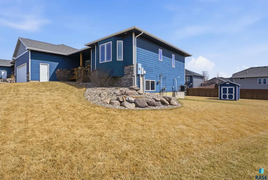 8205 E Willow Leaf St, Sioux Falls, SD 57110 - #3