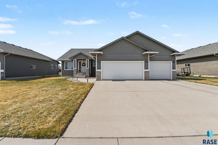 419 Quinn Ave, Harrisburg, SD 57032 - #3