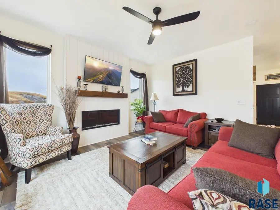 5816 W Raleigh Cir, Sioux Falls, SD 57107 - #3