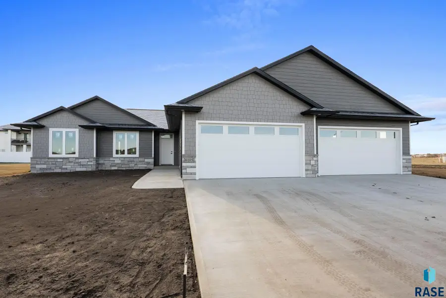 6105 W 54th St, Sioux Falls, SD 57107 - #2