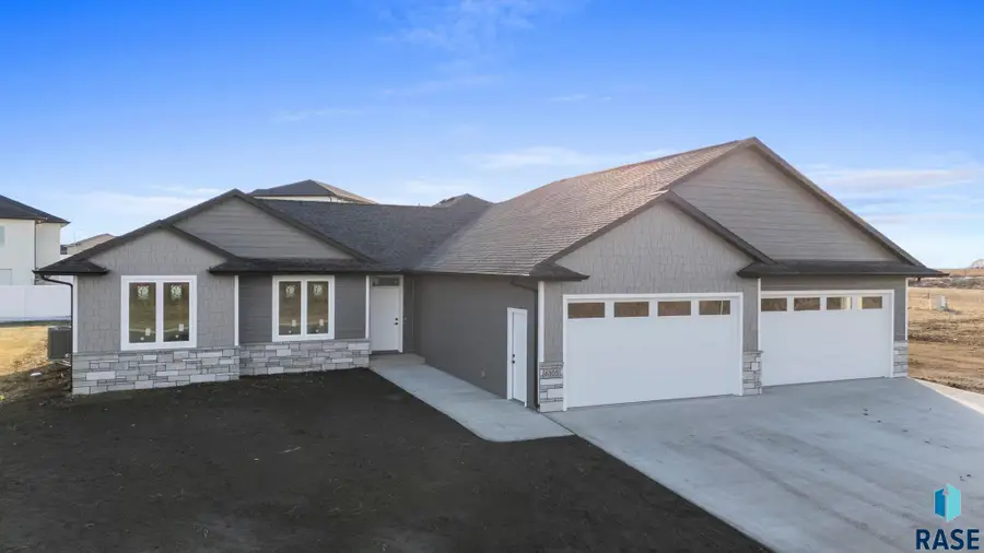 6105 W 54th St, Sioux Falls, SD 57107 - #3