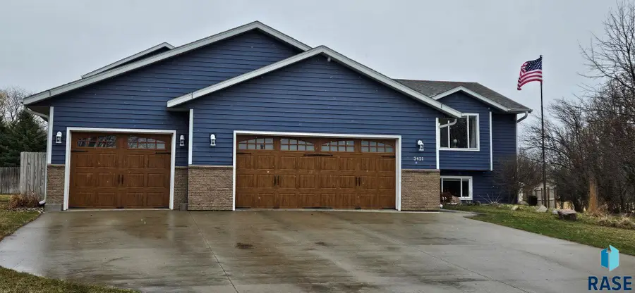 3421 Oak Ln, Brookings, SD 57006 - #2