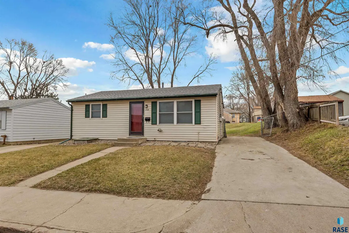 1705 E Spruce St, Sioux Falls, SD 57103 - #1