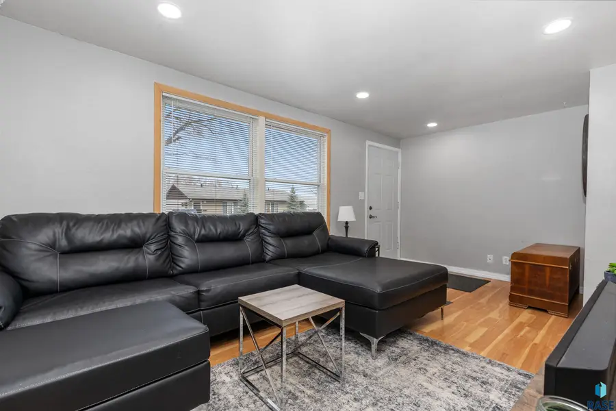 1705 E Spruce St, Sioux Falls, SD 57103 - #2