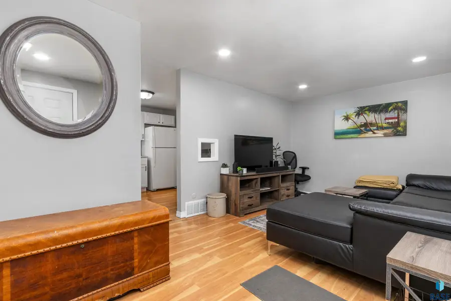 1705 E Spruce St, Sioux Falls, SD 57103 - #3