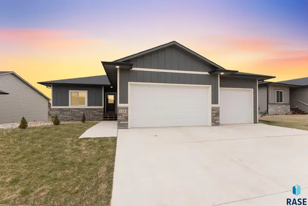 124 Skyline Dr, Valley Springs, SD 57068