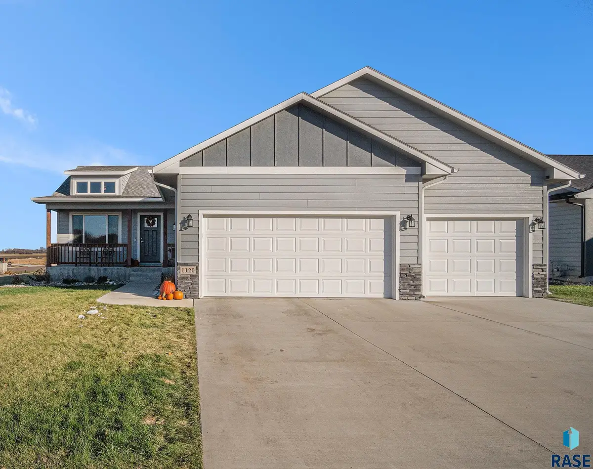 1120 Cypress Ave, Madison, SD 57042 - #1