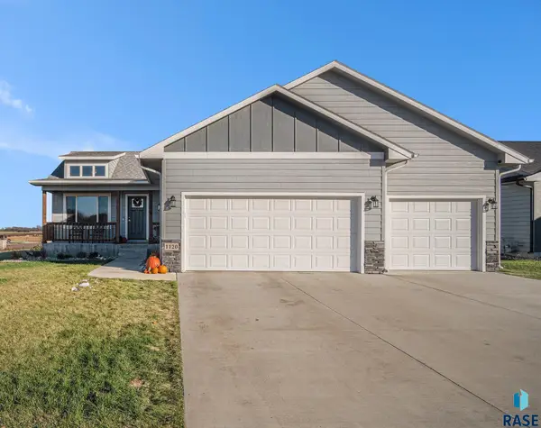 1120 Cypress Ave, Madison, SD 57042