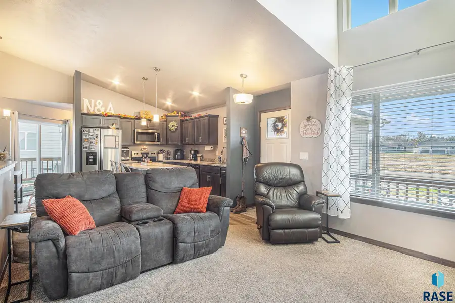 1120 Cypress Ave, Madison, SD 57042 - #2