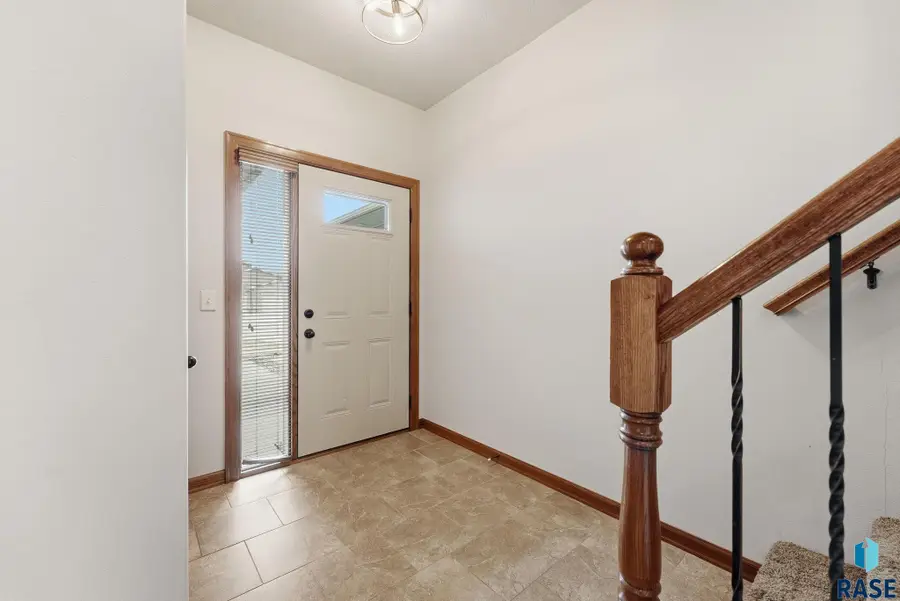 4329 W Shipton St, Sioux Falls, SD 57108 - #2