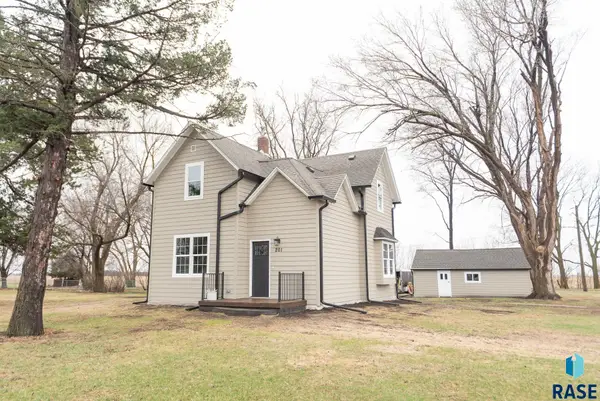 201 4th St, Worthing, SD 57077