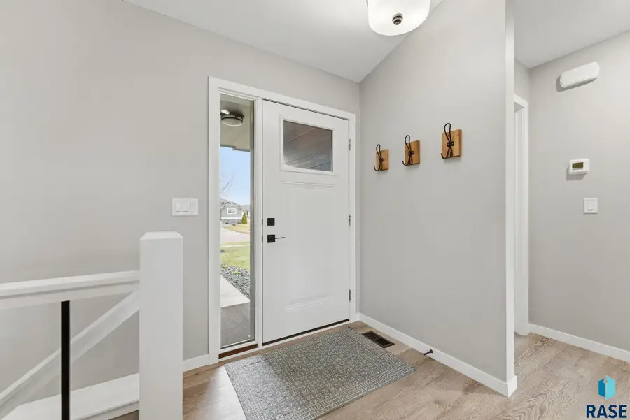 609 Legendary Dr, Harrisburg, SD 57032 - #2