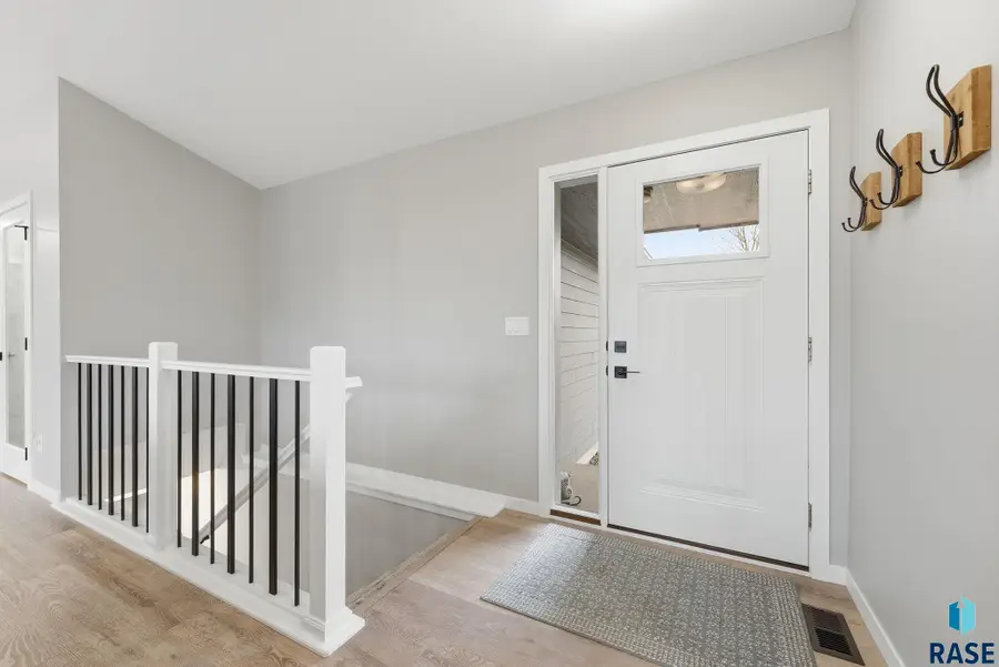 609 Legendary Dr, Harrisburg, SD 57032 - #3