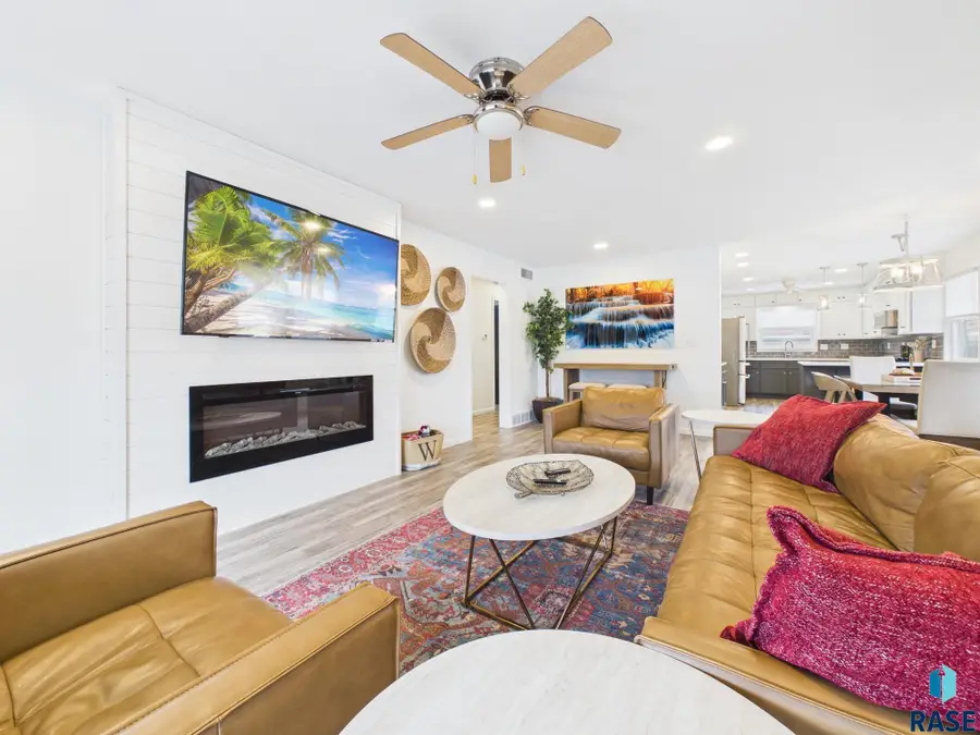 2101 S Willow Ave, Sioux Falls, SD 57105 - #3