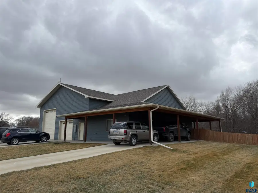 219 S Division Ave, Madison, SD 57042 - #2