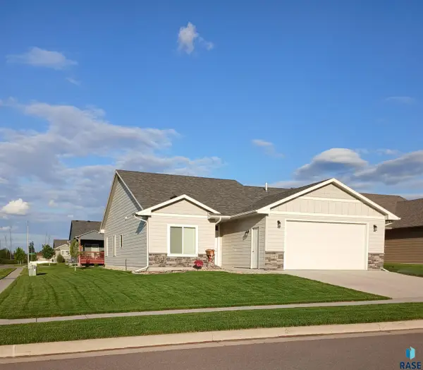 5400 S Eastwind Ave, Sioux Falls, SD 57108