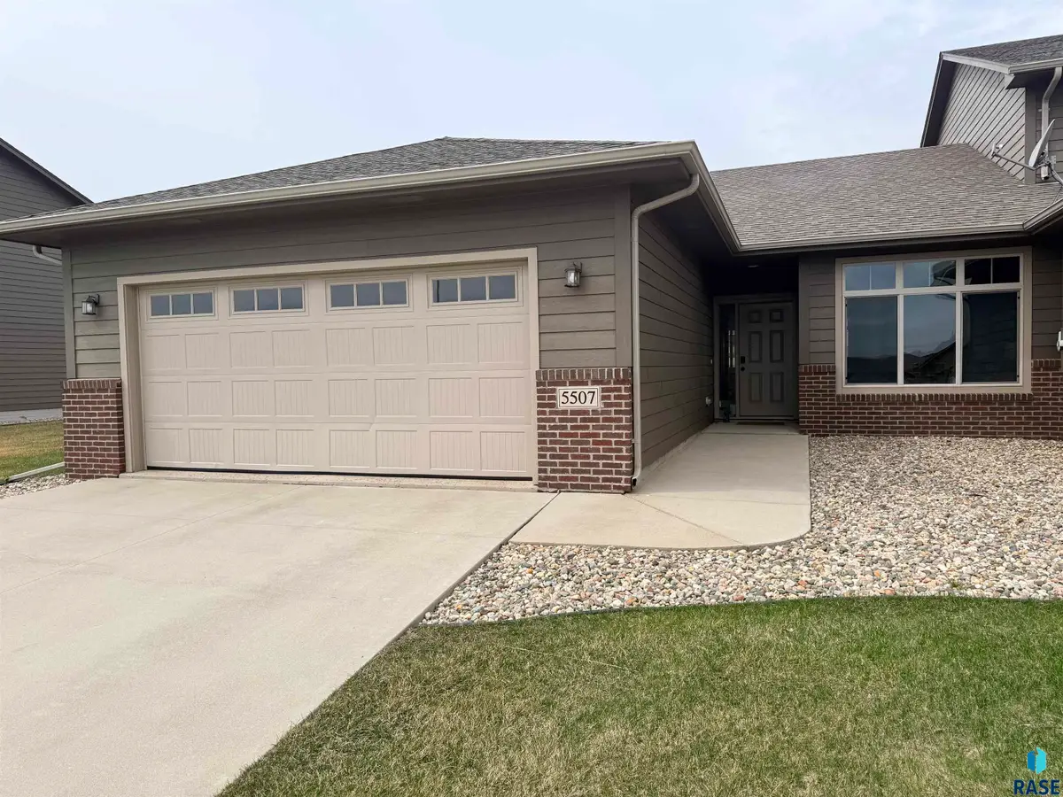 5507 S Yarrow Trl, Sioux Falls, SD 57108 - #1
