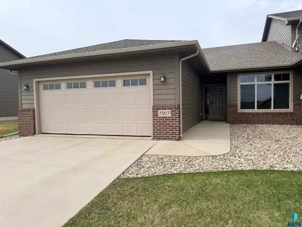 5507 S Yarrow Trl, Sioux Falls, SD 57108
