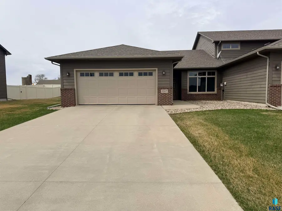 5507 S Yarrow Trl, Sioux Falls, SD 57108 - #2