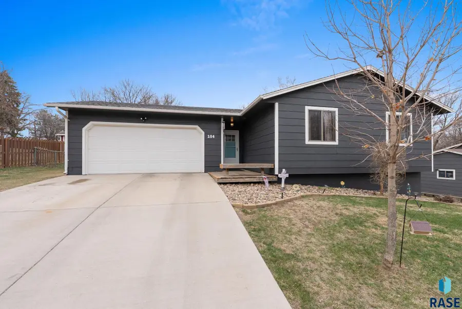 104 S Cardinal Dr, Brandon, SD 57005 - #3