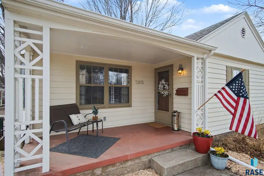 1305 S Lyndale Ave, Sioux Falls, SD 57105 - #2
