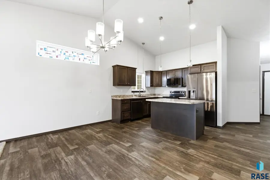 1209 N Marion Rd #4, Sioux Falls, SD 57107 - #3