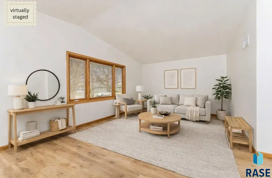 2805 S 1st Ave, Sioux Falls, SD 57105 - #2