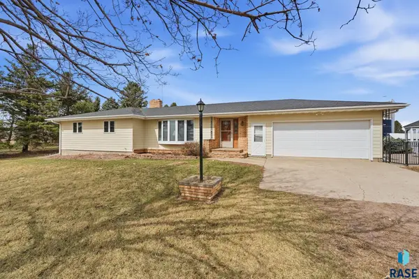515 151st St, Luverne, MN 56156
