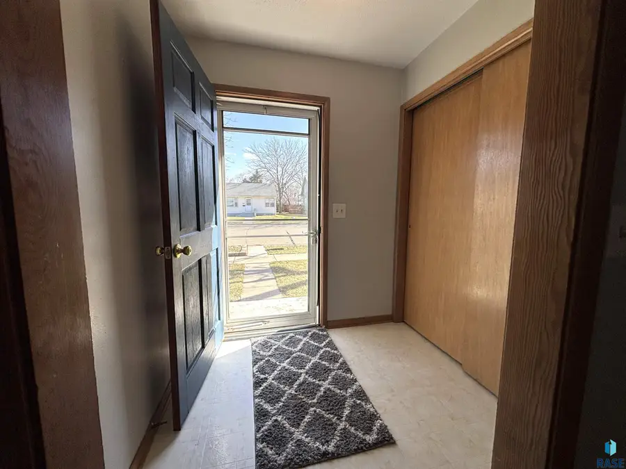 219 E 2nd St, Miller, SD 57362 - #2