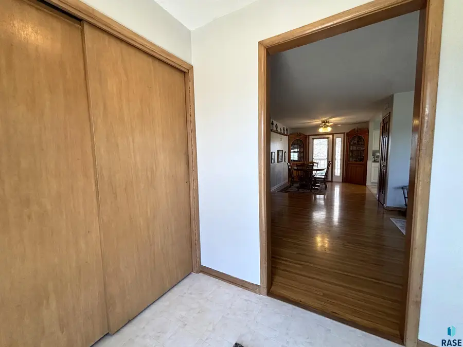 219 E 2nd St, Miller, SD 57362 - #3