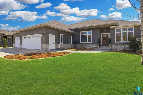 1805 S Copper Crest Cir, Sioux Falls, SD 57110